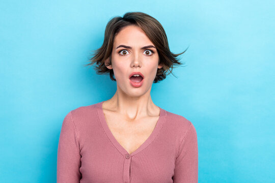 Photo of shocked impressed woman dressed pink shirt open mouth isolated blue color background