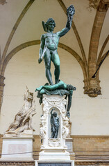 Obraz premium Sculpture of Perseus with Head of Medusa in Loggia dei Lanzi building on Signoria square, Florence, Italy