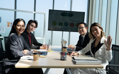 Fototapeta premium asian business people at meeting room