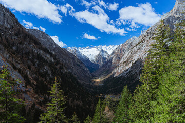 Obraz premium The mountains and nature of the Val di mello natural park, one of the most visited tourist areas in the Valtellina, near the village of Masino, Italy - April 2023.