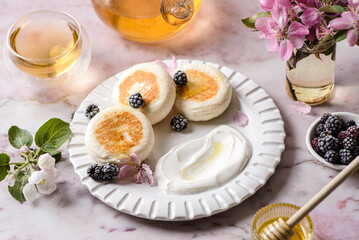 cottage cheese pancakes with honey and sour cream