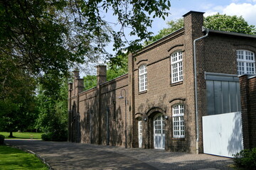 Fototapeta na wymiar Gebäude des LVR im Abteipark Brauweiler