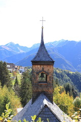 Fototapeta na wymiar a small church in serfaus, tyrol