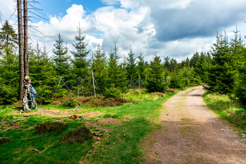 Erste Schritte auf dem Rennsteig zwischen Hörschel und Blankenstein im schönen Frühling -...