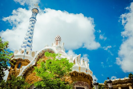 Park Guell Barcelona, s&iacute;mbolo de arquitectura y destino tur&iacute;stico.