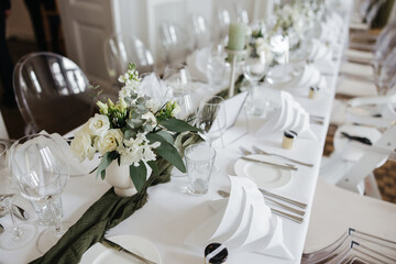 Beautiful table arrangement at a wedding reception