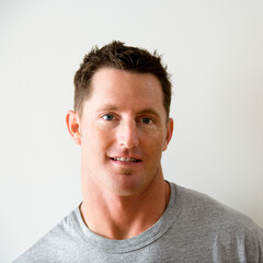 Obraz premium Head and shoulder portrait of man in t-shirt against white wall.