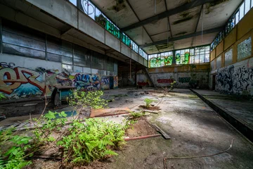 Rolgordijnen abandoned factory in the city © coffeinlix 