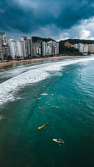 Praia Litoral São Paulo Guarujá Pitangueiras Verão Surf Ondas Veraneio Paulista Prédios Bairro Nobre Ondas Esportes Aquático Condomínio Paisagem Tropical Mata Atlântica Viagem Férias Feriado Viagem