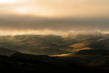 Amanhecer nos Vales e Montanhas da Mantiqueira, Minas Gerais, Brasil 
