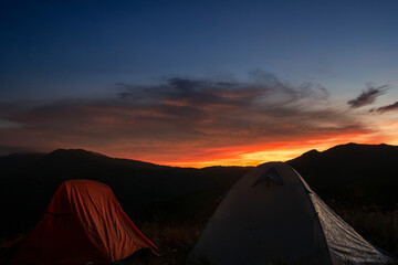 Fototapeta na wymiar Barracas de camping no amanhecer, Mantiqueira de Minas Gerais