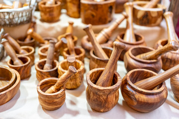 Wooden articles made in an artisanal way, mortars for cooking at home.