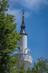 Obraz premium osmanaga camii. minaret of the historical mosque. istanbul, kadikoy. turkey. 