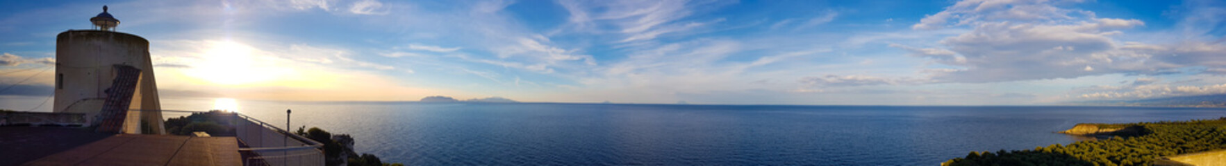 Faro sul mare della Sicilia