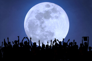 Fototapeta premium silhouettes of people having fun at full moon party
