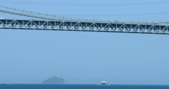 本州と九州を隔てる綺麗な海の関門海峡