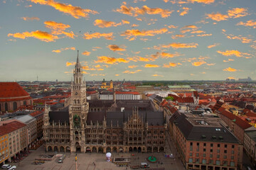 Obraz premium The view of landmark in munich with The New Town Hall at Marienplatz Square in Munich, Bavaria, Germany.