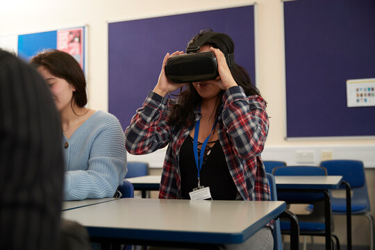 Students putting on VR headset in class