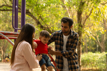 Fototapeta premium Indian Family in the park 