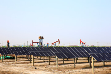 Oil pump with solar panels