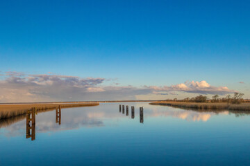 Idyllische Boddenlandschaft an der Meiningenbrücke.