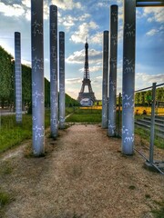 park at sunset eiffle tower