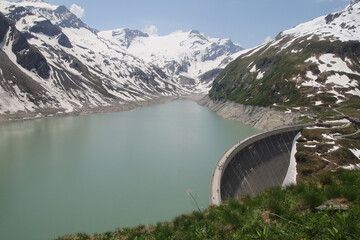 Obraz na płótnie Canvas Kaprun Hochgebirgsstauseen - water reservoirs in mountains, Kaprun, Austria