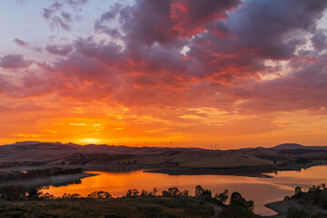 Atardecer bajo los embalses del Chorro Ardales Málaga