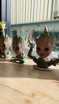 flower pots in the form of GRUTE FIGURINES