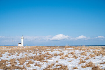 北海道の大地と青空と灯台