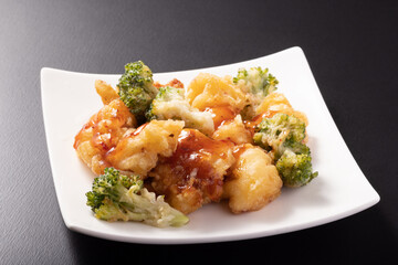 鶏胸肉のフリッター　チリソース