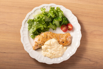 サーモンのバジル　パン粉焼き