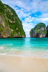 Obraz premium View of famous Maya Bay, Thailand. One of the most popular beach in the world. Ko Phi Phi islands. Beach without people.