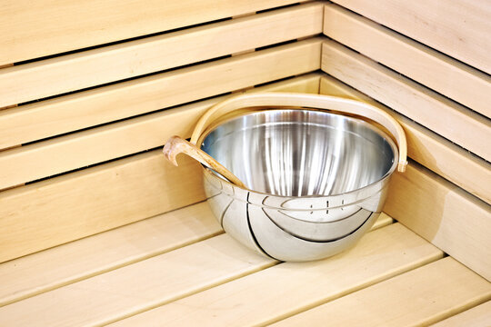 Bowl and wooden ladle for sauna