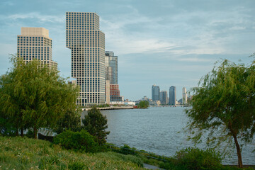 Fototapeta premium View of the East River from Long Island City, Queens, New York