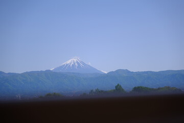 サービスエリアから見える富士山　Fuji seen from the service area