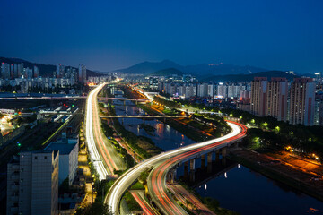 Fototapeta na wymiar Night view of Anyangcheon, Gyeonggi-do, Korea