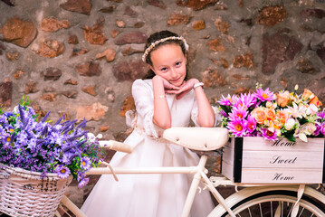 Posado en bicicleta con flores