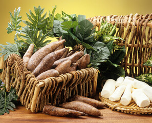 Yuca hervida en ambiente rustico tropical.