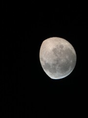 天体望遠鏡で見える月さま