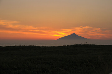 美しい夕焼と山の影
