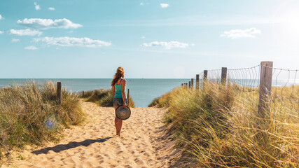 Sand dune to the beach- atlantic ocean in France © M.studio