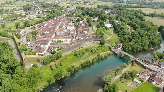 Zoom by an aerial rapprochement on the church the city of navarrenx, town of passage of the pilgrims in France