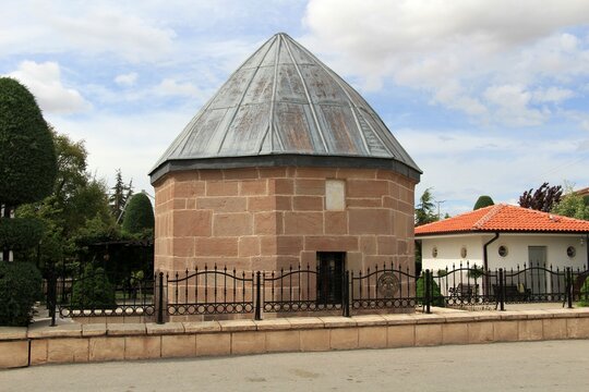 Atesbaz Veli Tomb was built during the Anatolian Seljuk period. The tomb of the cook of Mevlana Celaleddin Rumi is located in the tomb.