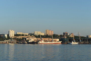 Obraz premium Sea vessels at the berth of the port in Vladivostok