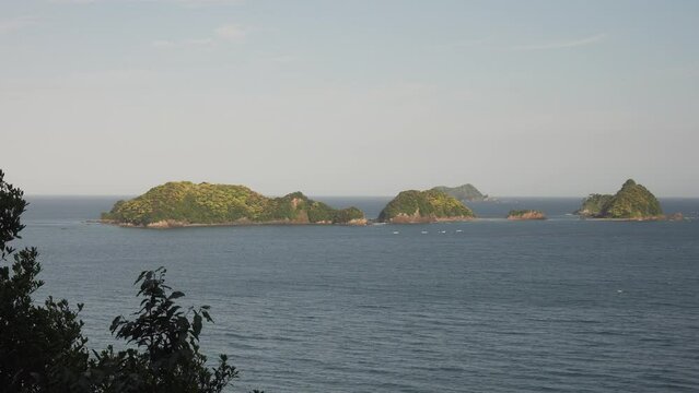 世界遺産熊野古道伊勢路「サボ鼻道」から見える熊野灘の島々（三重県北牟婁郡紀北町）