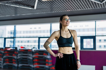 Portrait of a athletic young woman exercising in a gym
