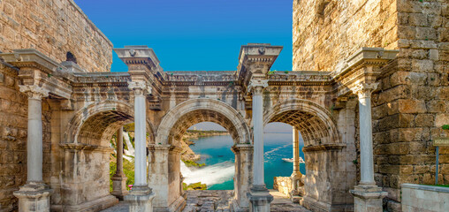 Obraz premium Welcome to the magnificent Antalya concept. Collage of famous landmarks: Hadrian's Gate old town Kaleici district and Konyaaltı beach popular holiday destination in Antalya, Turkey