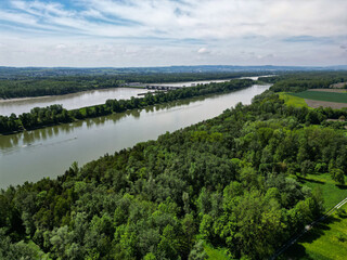 Fototapeta na wymiar Donau mit Aulandschaft