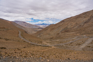 Fototapeta na wymiar Thato La mountain pass, This is the pass on the way from Pangong lake to Moriri Lake, Ladakh, India